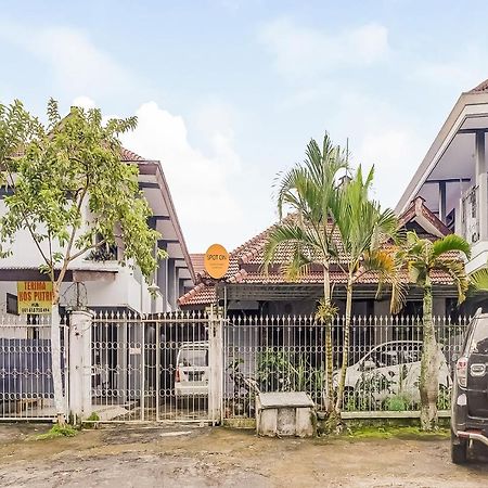 Spot On 90797 Sukun Syariah Homestay Malang Buitenkant foto