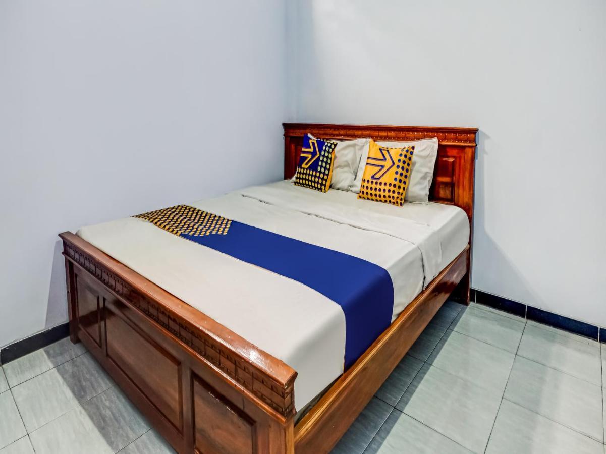 Spot On 90797 Sukun Syariah Homestay Malang Buitenkant foto