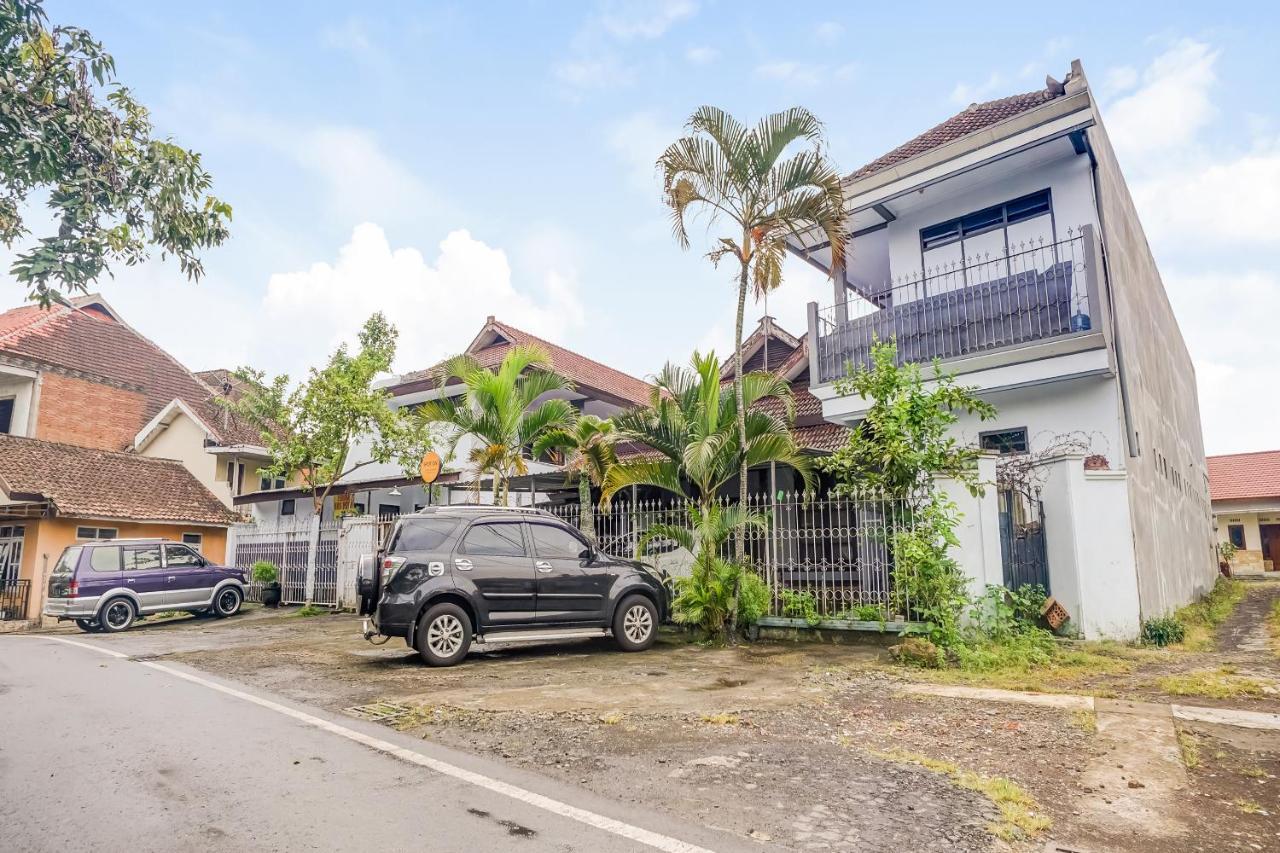 Spot On 90797 Sukun Syariah Homestay Malang Buitenkant foto