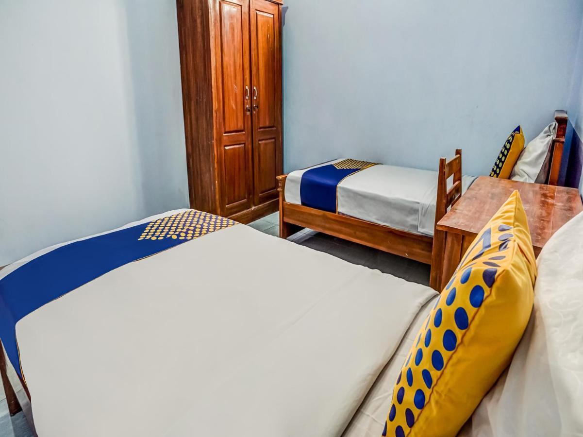 Spot On 90797 Sukun Syariah Homestay Malang Buitenkant foto