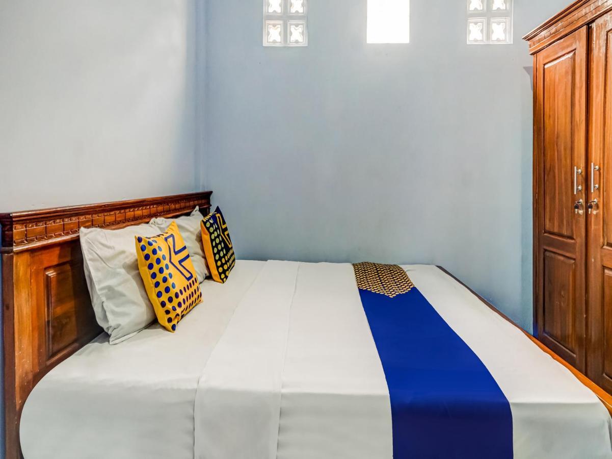 Spot On 90797 Sukun Syariah Homestay Malang Buitenkant foto