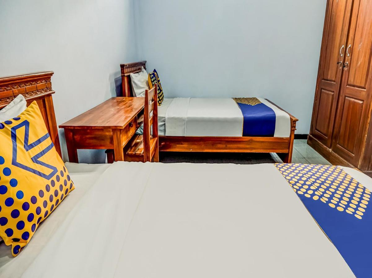 Spot On 90797 Sukun Syariah Homestay Malang Buitenkant foto