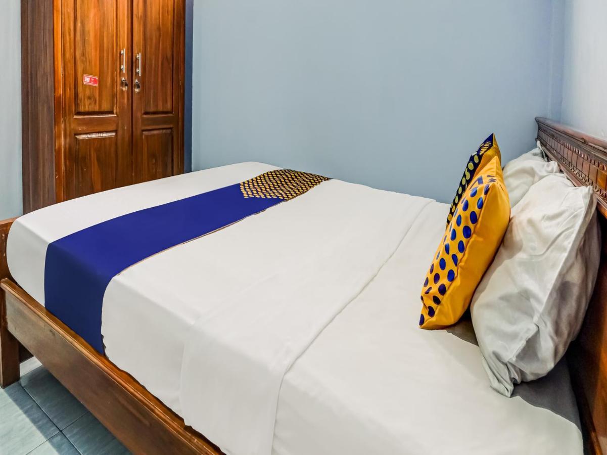 Spot On 90797 Sukun Syariah Homestay Malang Buitenkant foto