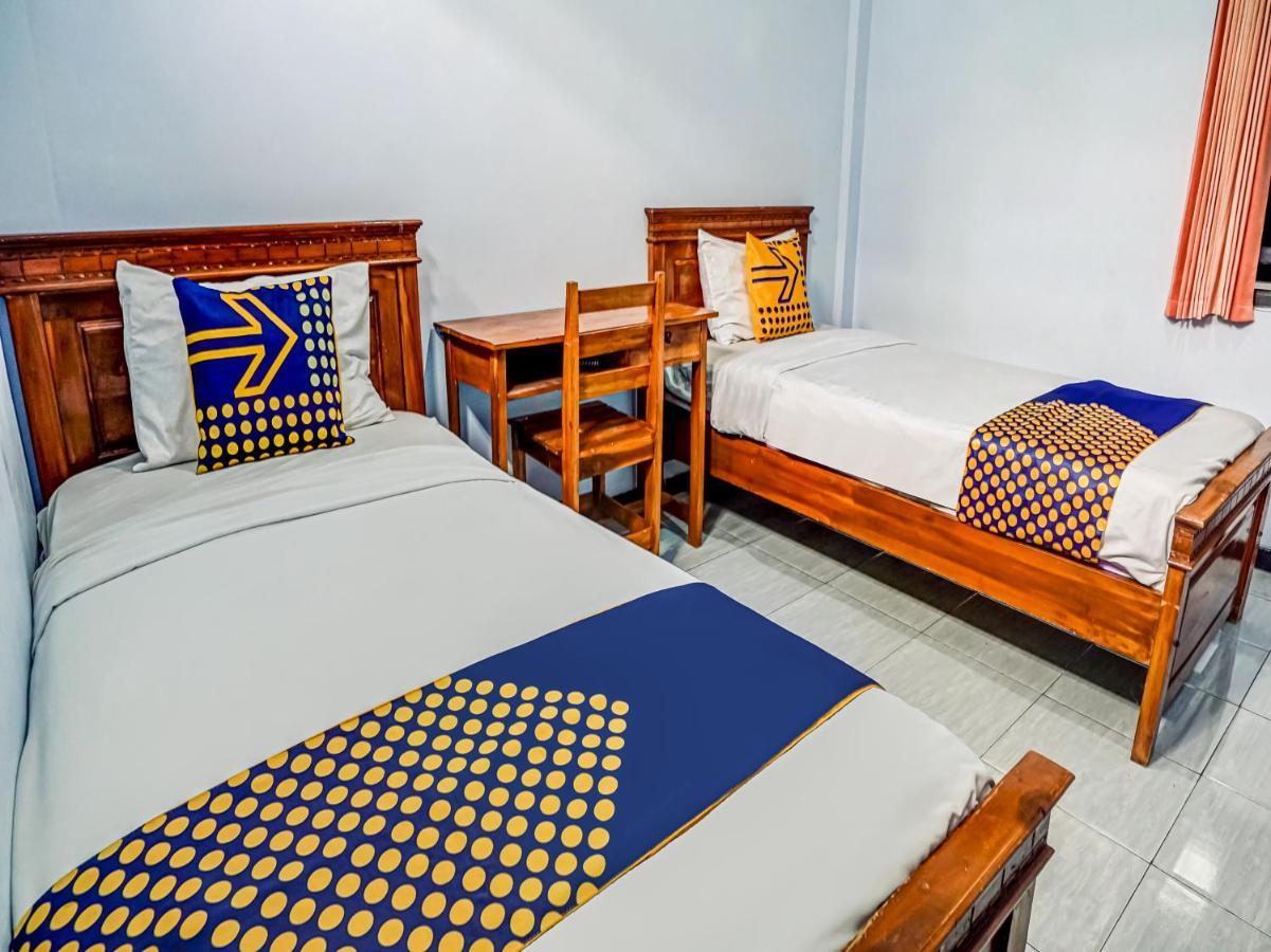 Spot On 90797 Sukun Syariah Homestay Malang Buitenkant foto
