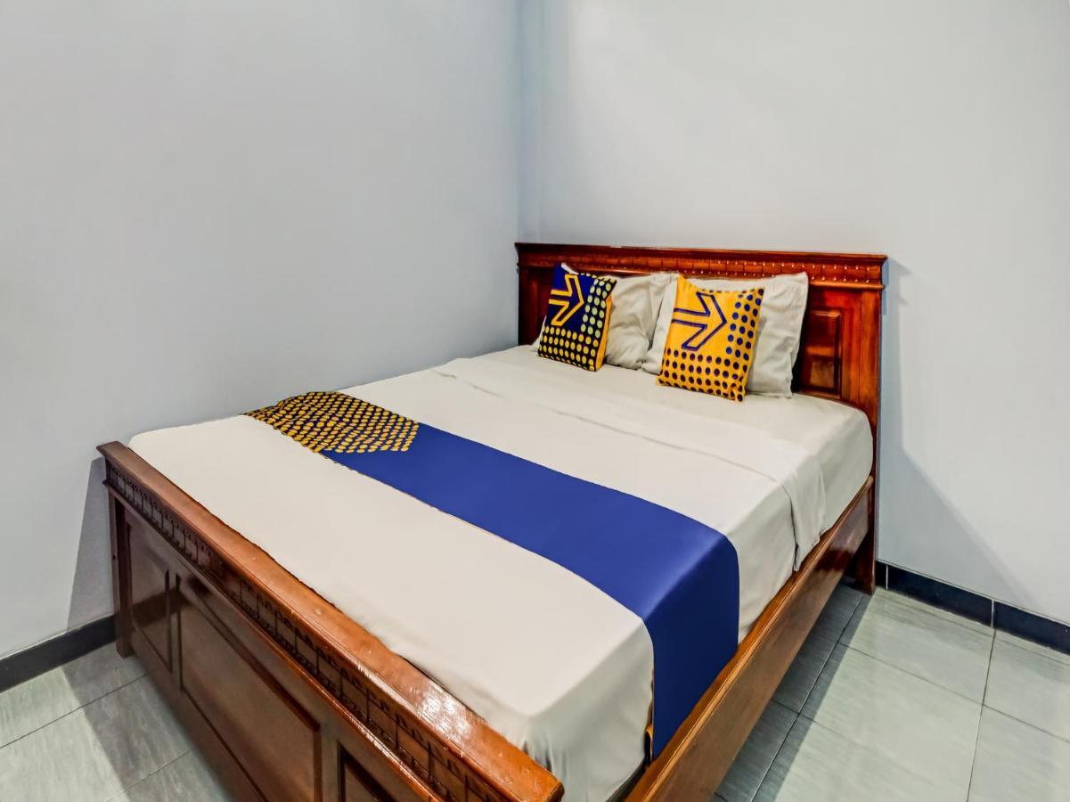 Spot On 90797 Sukun Syariah Homestay Malang Buitenkant foto
