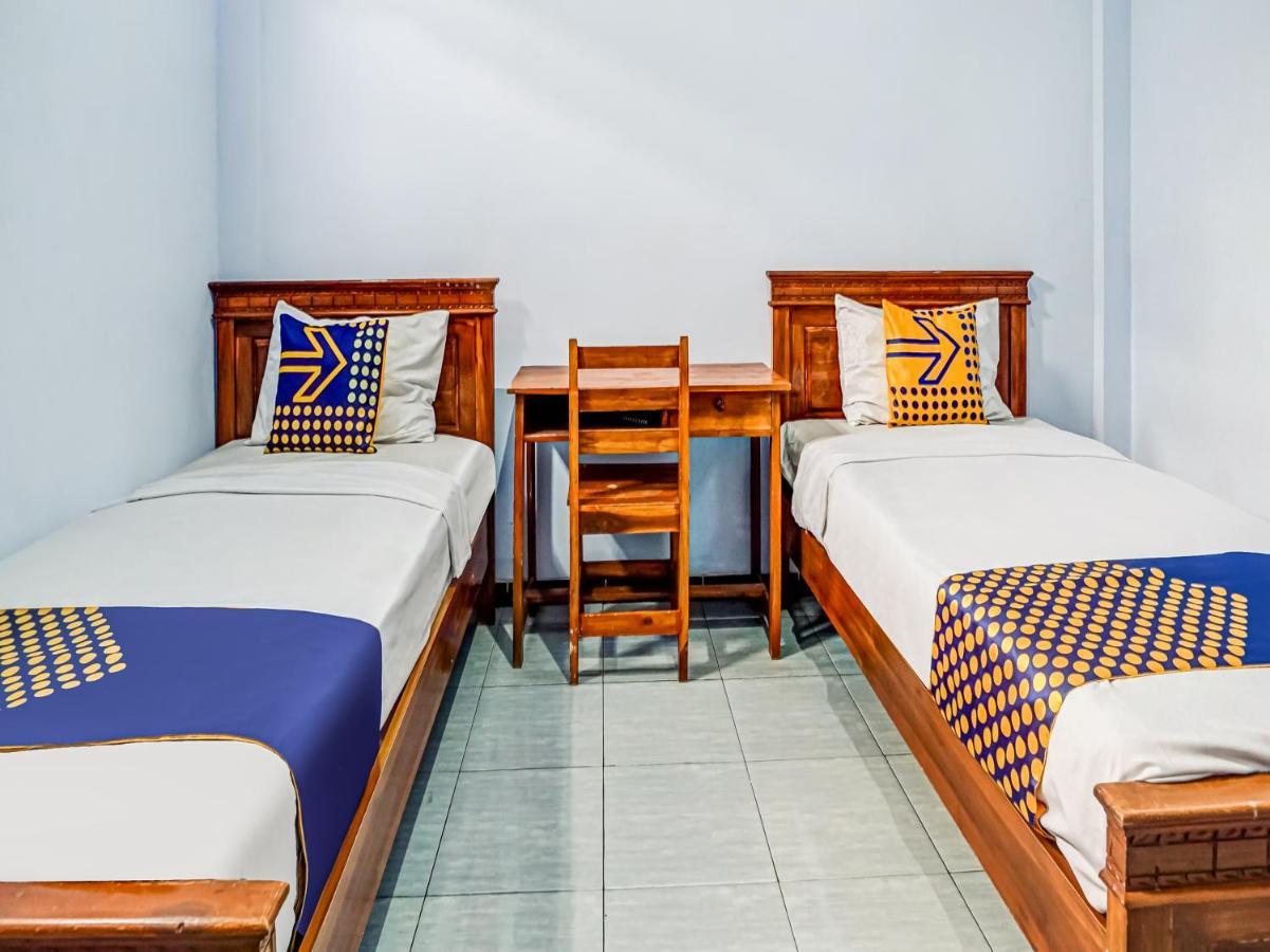 Spot On 90797 Sukun Syariah Homestay Malang Buitenkant foto