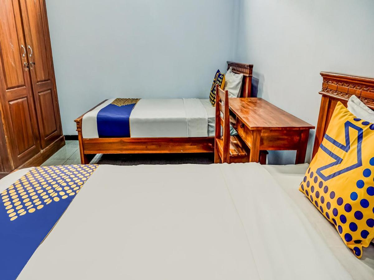 Spot On 90797 Sukun Syariah Homestay Malang Buitenkant foto