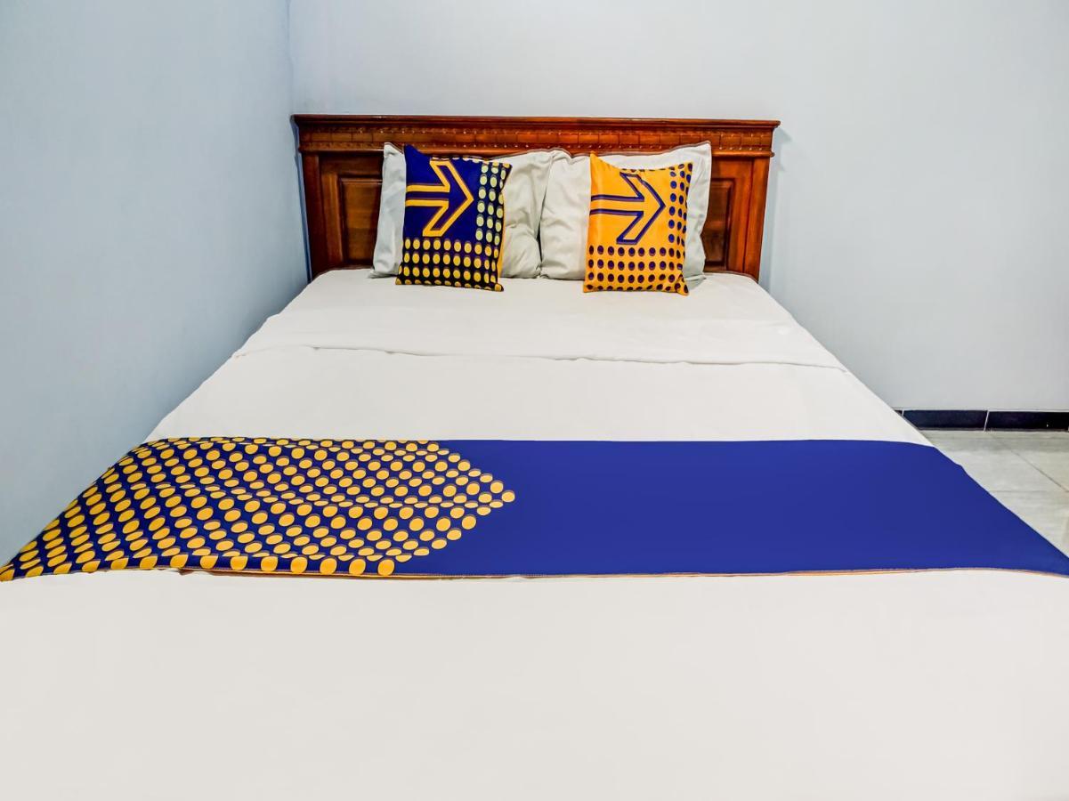 Spot On 90797 Sukun Syariah Homestay Malang Buitenkant foto